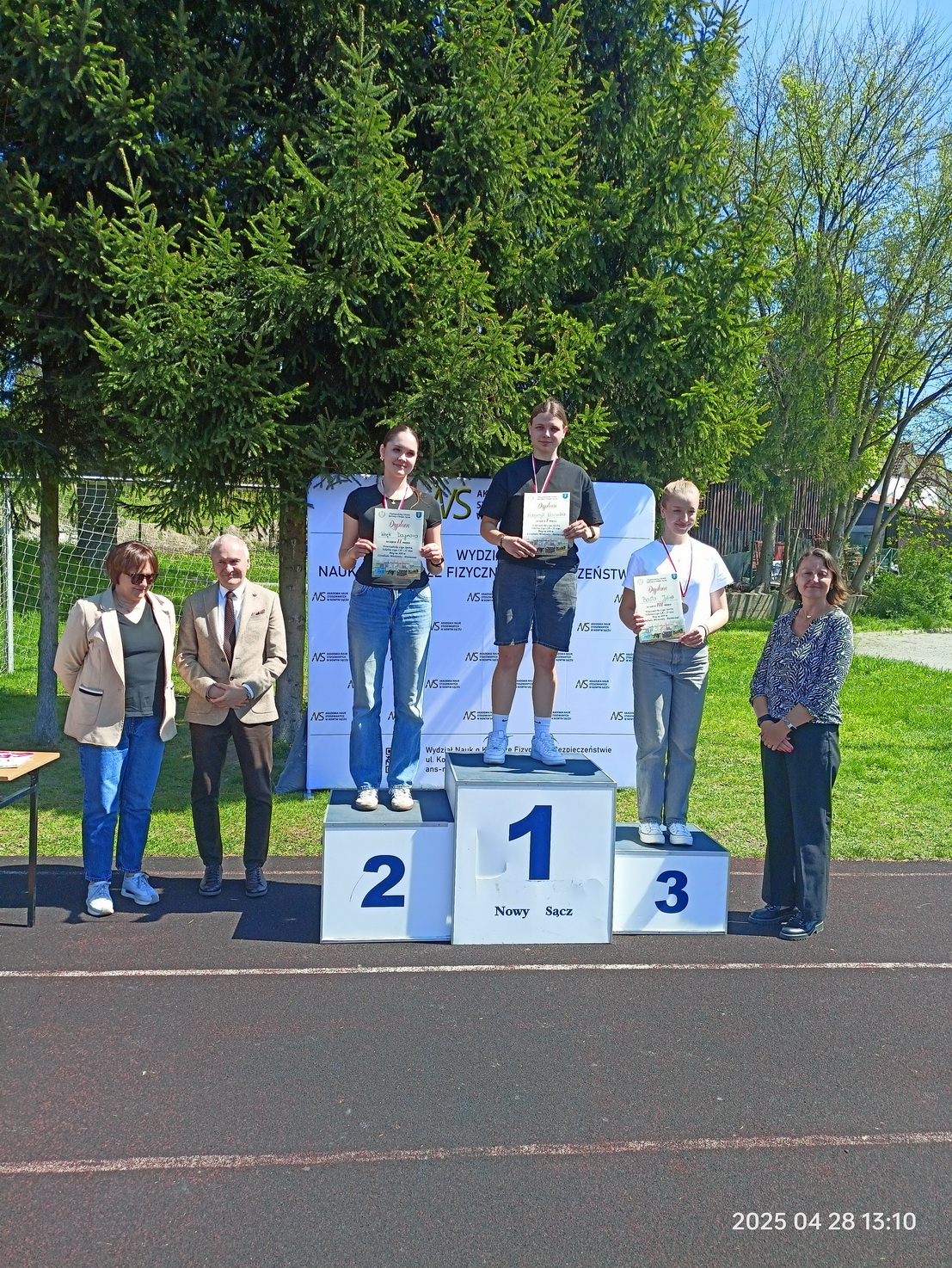 Zdjęcie Drużynowa Liga Dz LA II rzut 04-2025 (13)8e8d12b6-d0ae-44cf-8508-8e0ca064598a.jpg w galerii Drużynowa Liga LA dziewcząt - II rzut (28.04.2025)